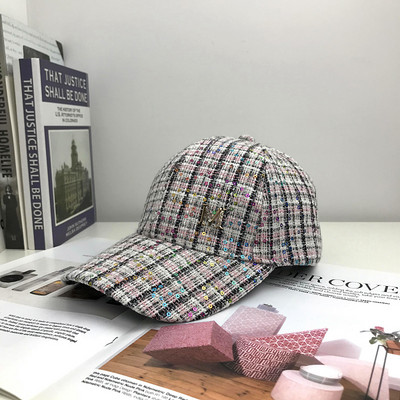 Új modell női sapka - napellenzővel és fém elemmel