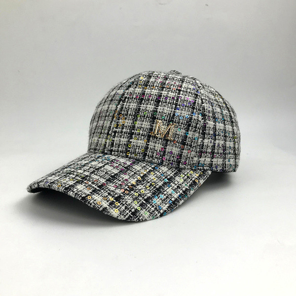 Új modell női sapka - napellenzővel és fém elemmel