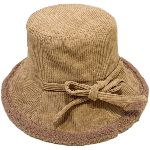 Aktuális női sapka pehely és szalaggal