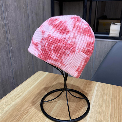 Női téli sapka színes mintával