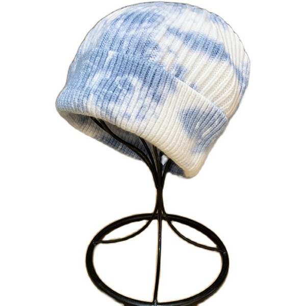 Női téli sapka színes mintával