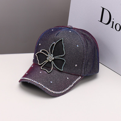 Női sapka 3D elemmel és kövekkel