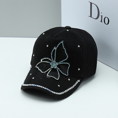 Női sapka 3D elemmel és kövekkel