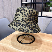 Modern női sapka leopárd mintával