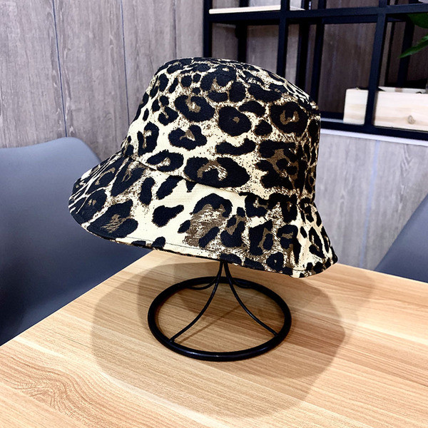 Modern női sapka leopárd mintával