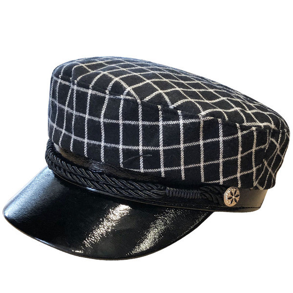 Kockás női sapka napellenzővel