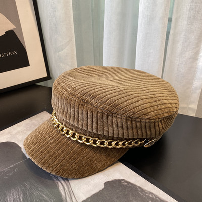 Modern női barett típusú sapka fém elemmel