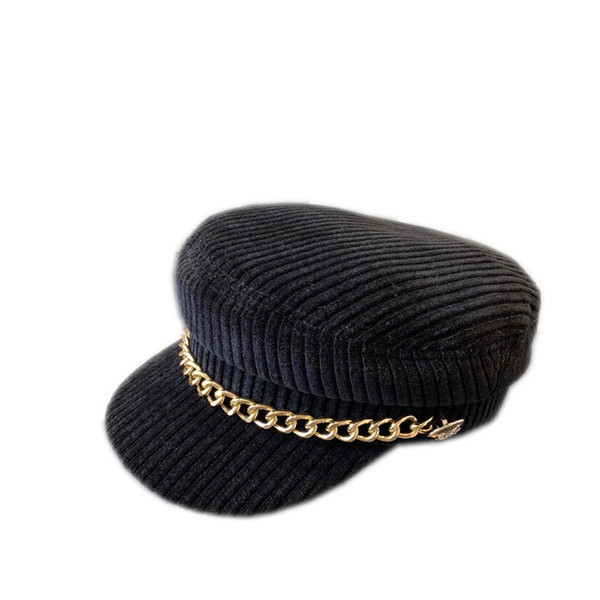 Modern női barett típusú sapka fém elemmel