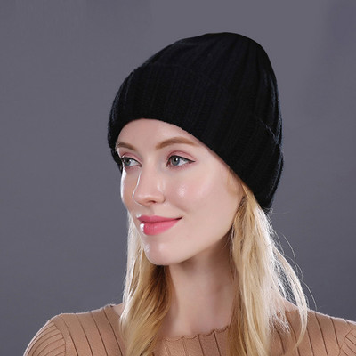 Γυναικείο χειμερινό καπέλο με πλεκτό μοτίβο