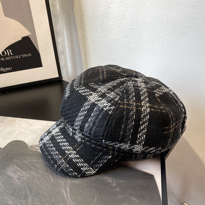 Kockás női retro barett típusú sapka