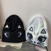 Alkalmi női gyapjúkalap hímzéssel