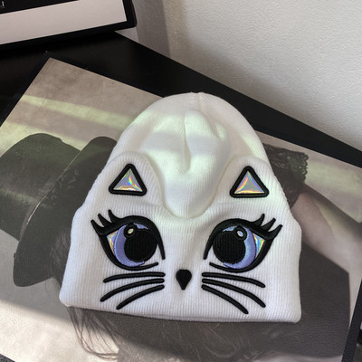 Alkalmi női gyapjúkalap hímzéssel