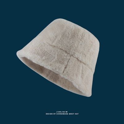 Ženska puhasta kapa za ribolov