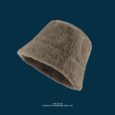 Ženska puhasta kapa za ribolov