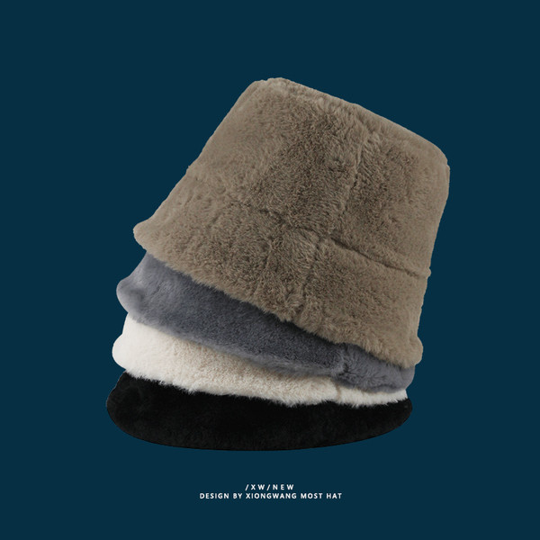 Ženska puhasta kapa za ribolov