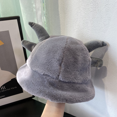 Γυναικείο βελούδινο καπέλο με τρισδιάστατα στοιχεία