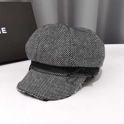 Női gyapjú sapka szalaggal és napellenzővel