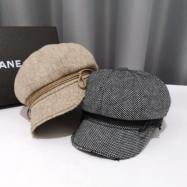 Női gyapjú sapka szalaggal és napellenzővel