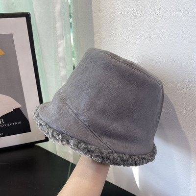 Alkalmi női plüss sapka meleg béléssel