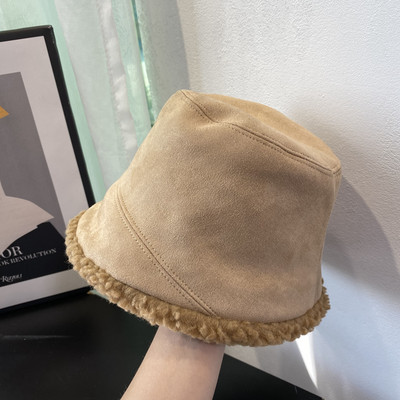 Alkalmi női plüss sapka meleg béléssel