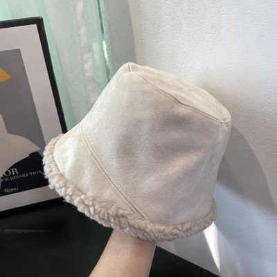 Alkalmi női plüss sapka meleg béléssel