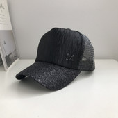 Új modell női sapka - napellenzővel és fém elemmel