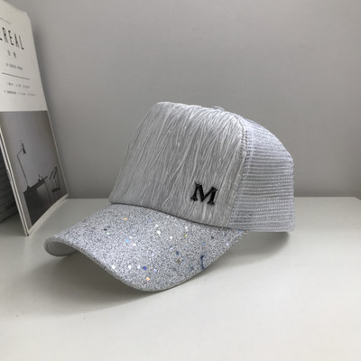 Új modell női sapka - napellenzővel és fém elemmel