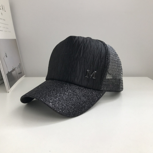 Új modell női sapka - napellenzővel és fém elemmel