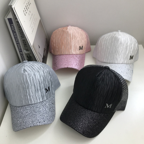 Új modell női sapka - napellenzővel és fém elemmel