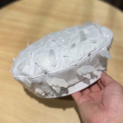 Γυναικείο καπέλο μπερέ με τρισδιάστατες πεταλούδες