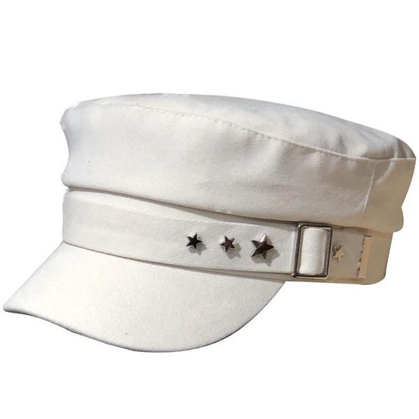 Női sapka csattal és fém elemmel