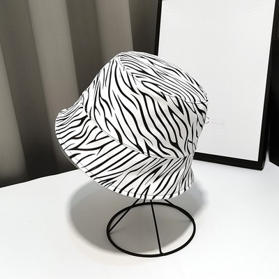 Μοντέρνο γυναικείο καπέλο με άνιμαλ πριντ