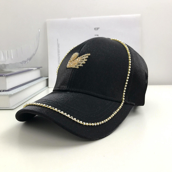 Új modell női sapka - kövekkel és napellenzővel