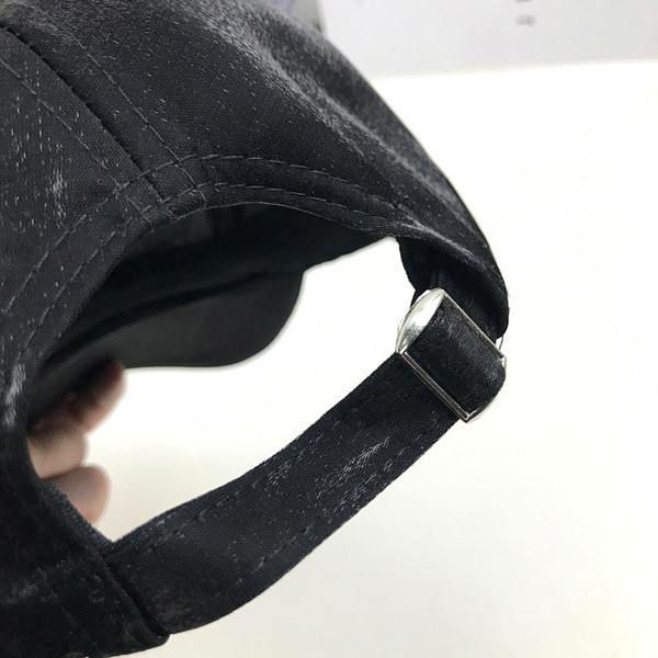 Új modell női sapka - kövekkel és napellenzővel