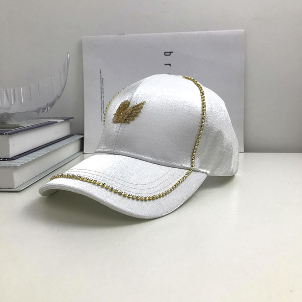 Új modell női sapka - kövekkel és napellenzővel