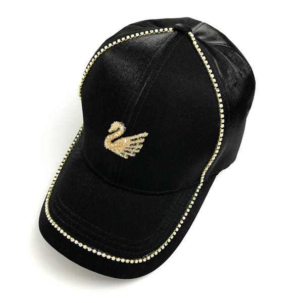 Új modell női sapka - kövekkel és napellenzővel