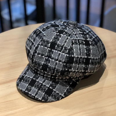 Γυναικείο καρό καπέλο με γείσο