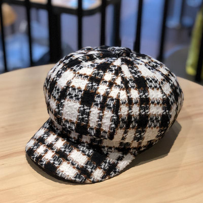 Γυναικείο καρό καπέλο με γείσο