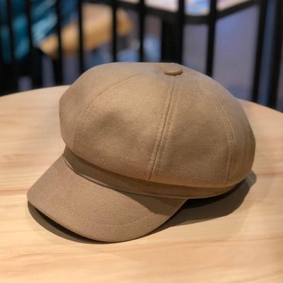 Γυναικεία τραγιάσκα με γείσο