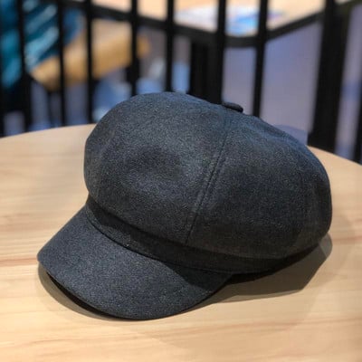 Γυναικεία τραγιάσκα με γείσο