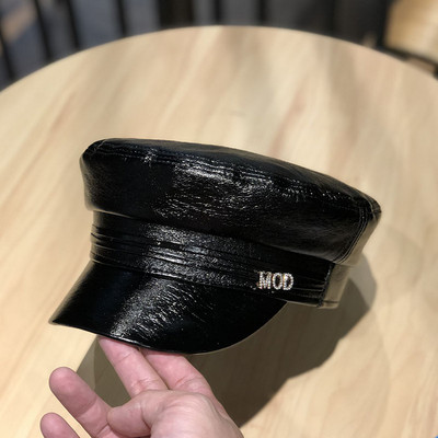 Γυναικείο έκο δερμάτινο καπέλο με γείσο και διακοσμιτικές πέτρες