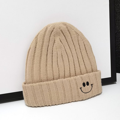 Alkalmi kötött sapka hímzéssel