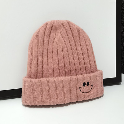 Alkalmi kötött sapka hímzéssel