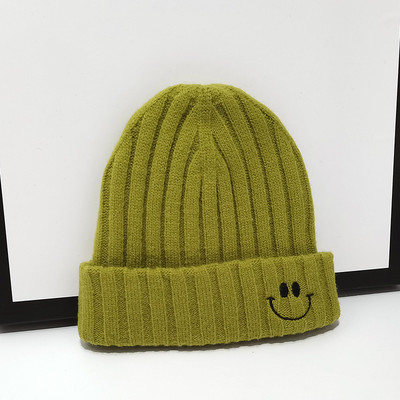 Alkalmi kötött sapka hímzéssel