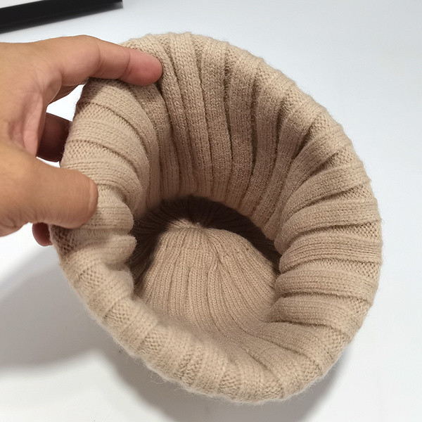 Alkalmi kötött sapka hímzéssel