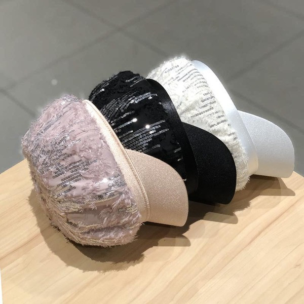 Női mindennapi sapka flitterekkel