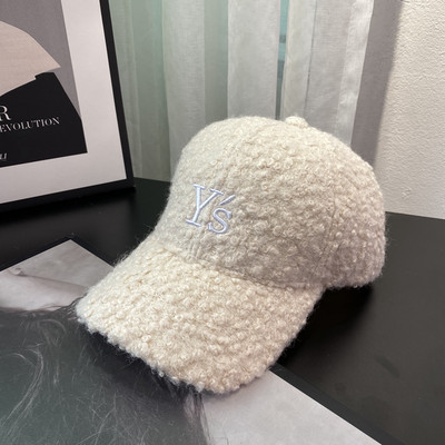 Γυναικείο καπέλο με κέντημα και γείσο