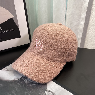 Γυναικείο καπέλο με κέντημα και γείσο