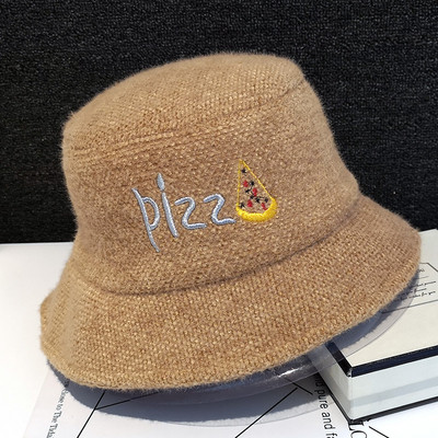 Modern női sapka színes hímzéssel