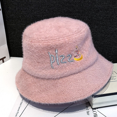 Modern női sapka színes hímzéssel